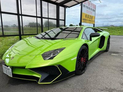 LAMBORGHINI AVENTADOR