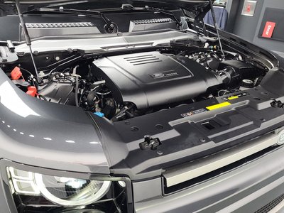 LAND ROVER DEFENDER - 7