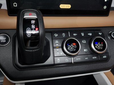 LAND ROVER DEFENDER - 9