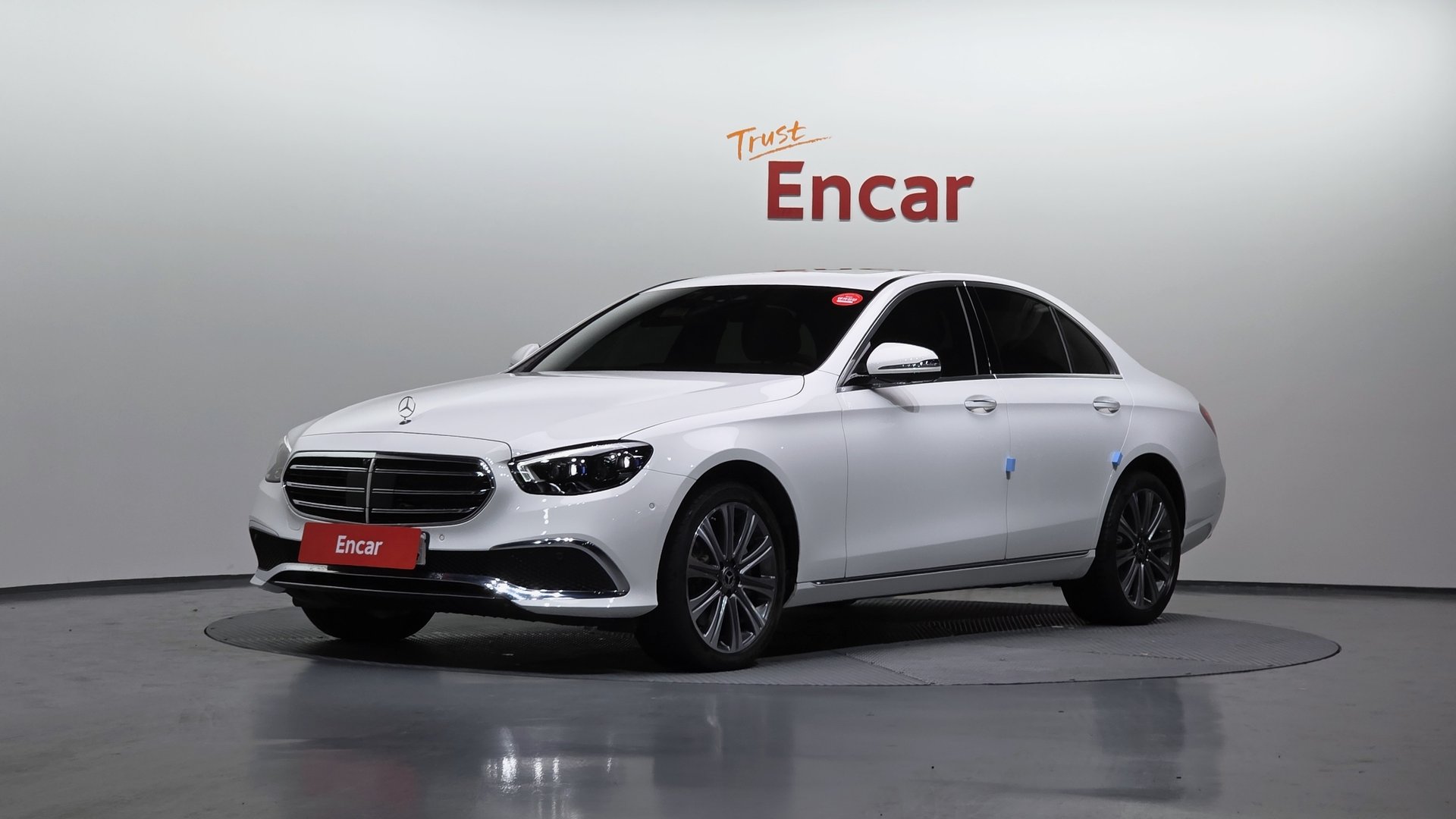 MERCEDES-BENZ E-CLASS - View 1