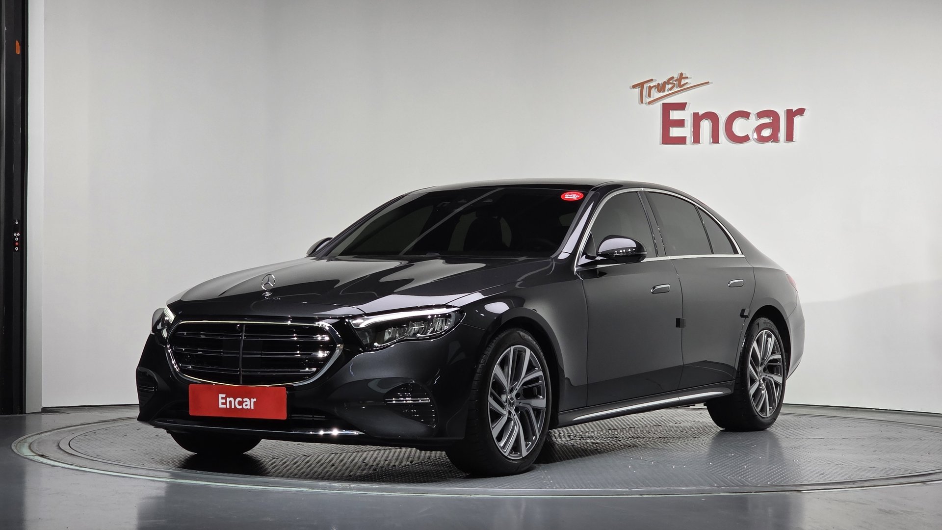 MERCEDES-BENZ E-CLASS - View 1