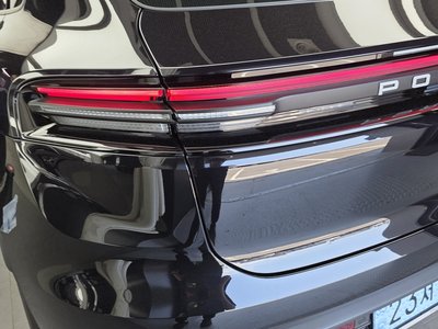 PORSCHE MACAN - 10