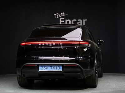 PORSCHE MACAN - 3