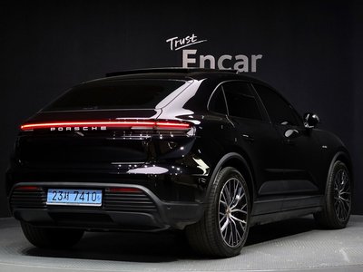 PORSCHE MACAN - 4