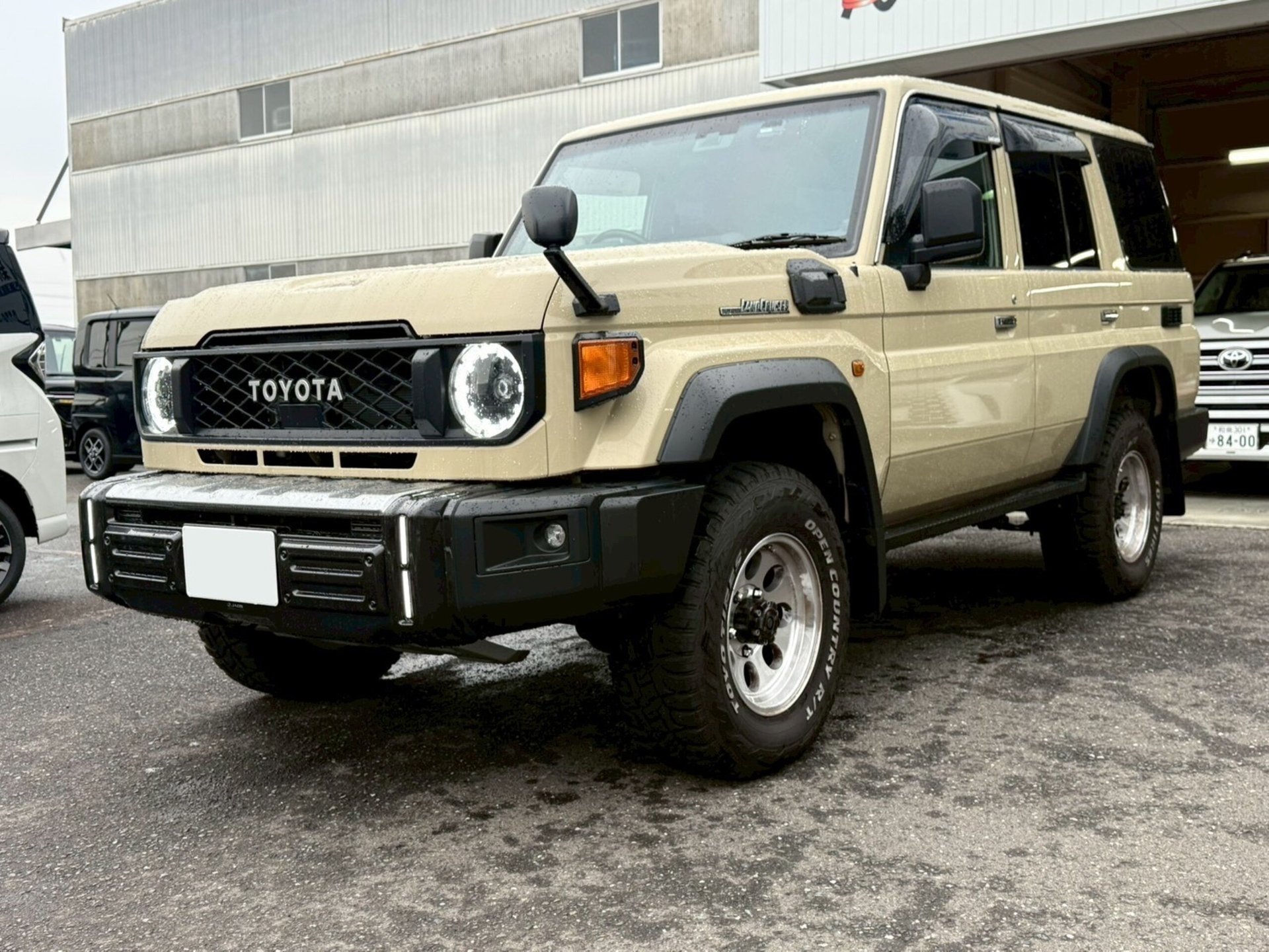 TOYOTA LAND CRUISER 70 - View 1