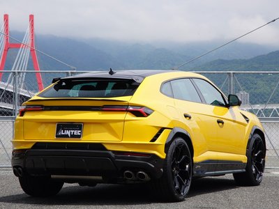 LAMBORGHINI URUS - 7
