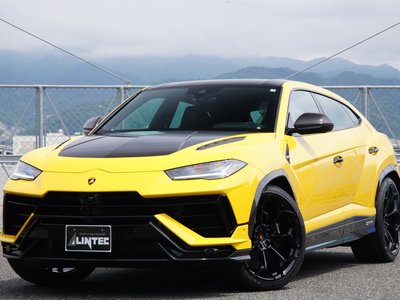 LAMBORGHINI URUS - 2
