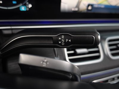 2025 Mercedes-BENZ GLE — миниатюра 12