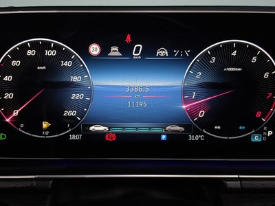 2025 Mercedes-BENZ GLE — миниатюра 11