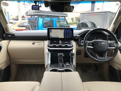 TOYOTA LAND CRUISER 300 - 3