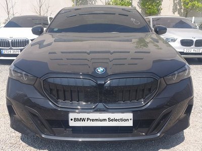 BMW 5 SERIES - 1
