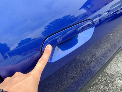 2025 BMW I4 thumbnail 18