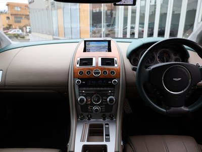 ASTON MARTIN DB9 - 7