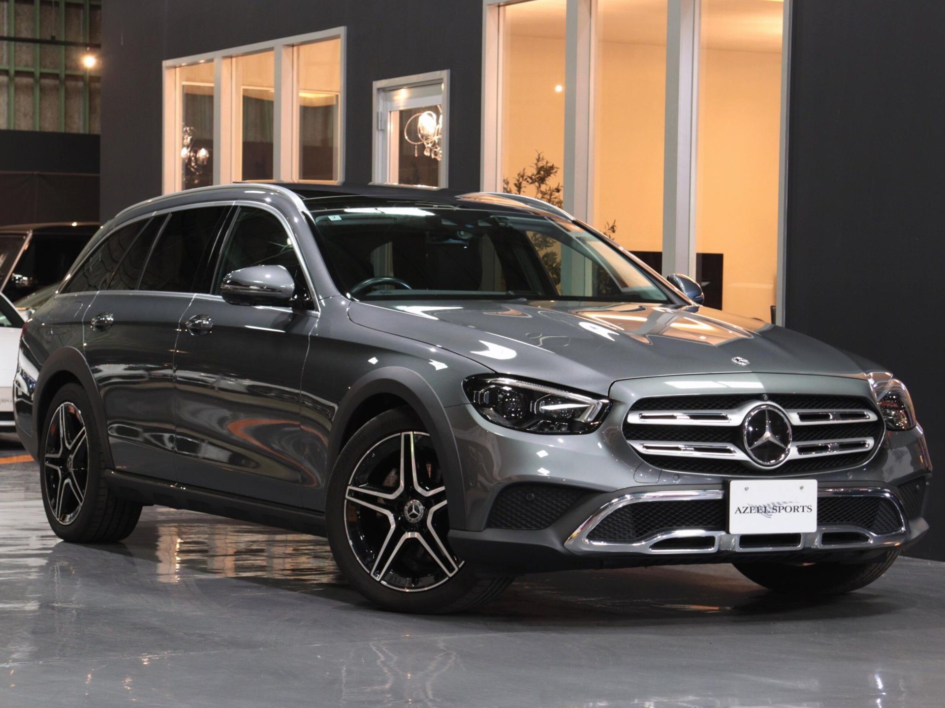 MERCEDES-BENZ E-CLASS ALL-TERRAIN - View 1