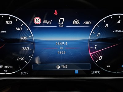 MERCEDES-BENZ E-CLASS - 8