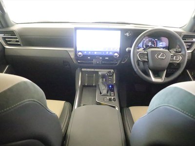 2025 Lexus GX thumbnail 14