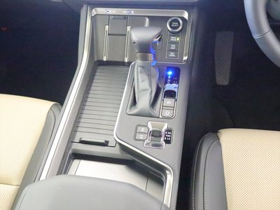 2025 Lexus GX thumbnail 18
