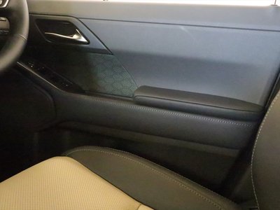 2025 Lexus GX thumbnail 17