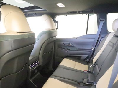 2025 Lexus GX thumbnail 26