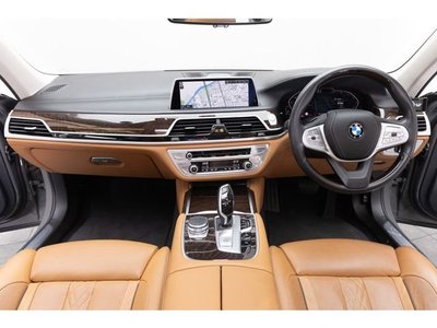 BMW 7 SERIES - 2