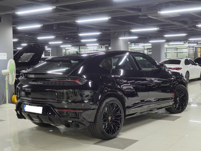 LAMBORGHINI URUS - 2