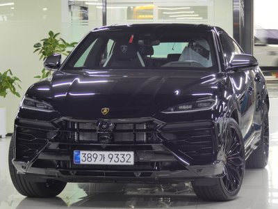 LAMBORGHINI URUS - 1