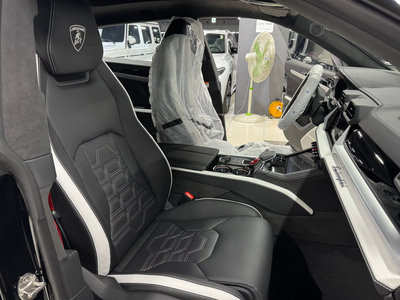 LAMBORGHINI URUS - 8