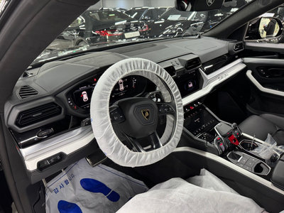 LAMBORGHINI URUS - 3