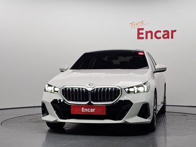 2023 BMW 5 SERIES — фото 2