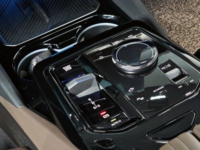 2023 BMW 5 SERIES — фото 9