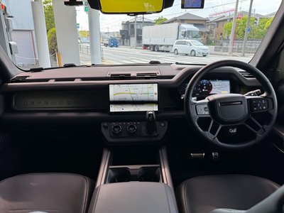 LAND ROVER DEFENDER - 4