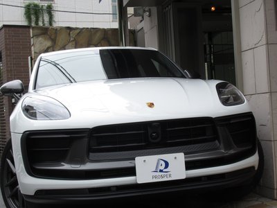 PORSCHE MACAN - 1