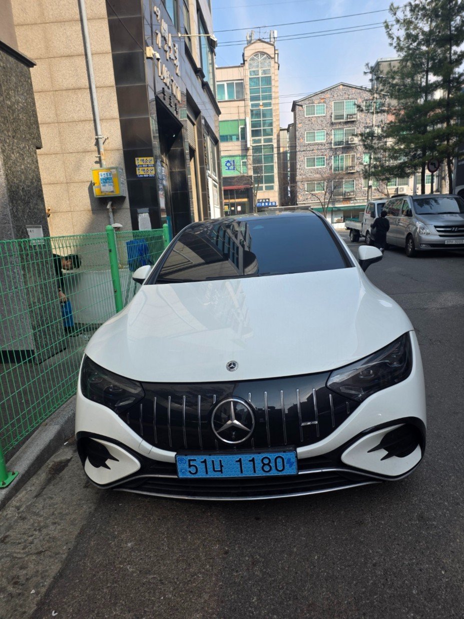 MERCEDES-BENZ EQE - View 1