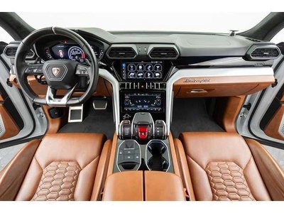 LAMBORGHINI URUS - 4