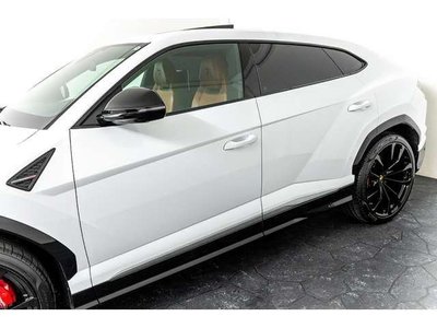 LAMBORGHINI URUS - 9