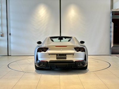 صورة 8 لـ 2022 Ferrari 812 GTS