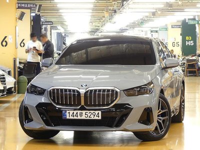BMW 5 SERIES - 2