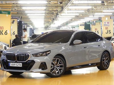 BMW 5 SERIES - 1