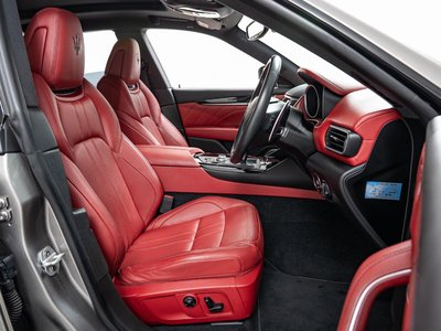 صورة 9 لـ 2021 Maserati LEVANTE