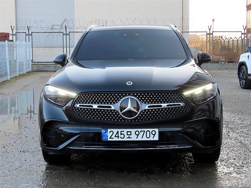 MERCEDES-BENZ GLC - View 1