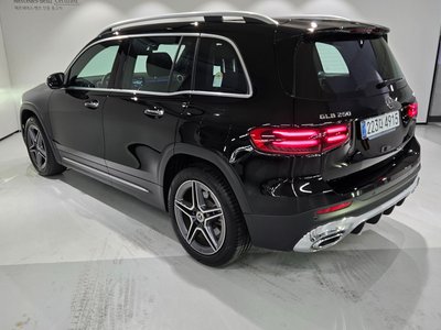2025 Mercedes-BENZ GLB — фото 2