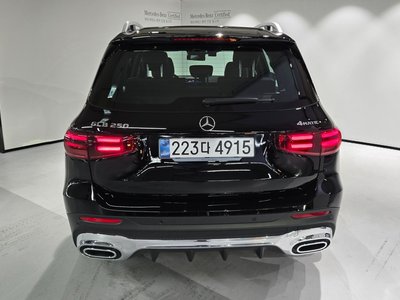 2025 Mercedes-BENZ GLB — фото 4
