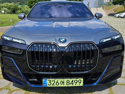 BMW 7 SERIES - 8