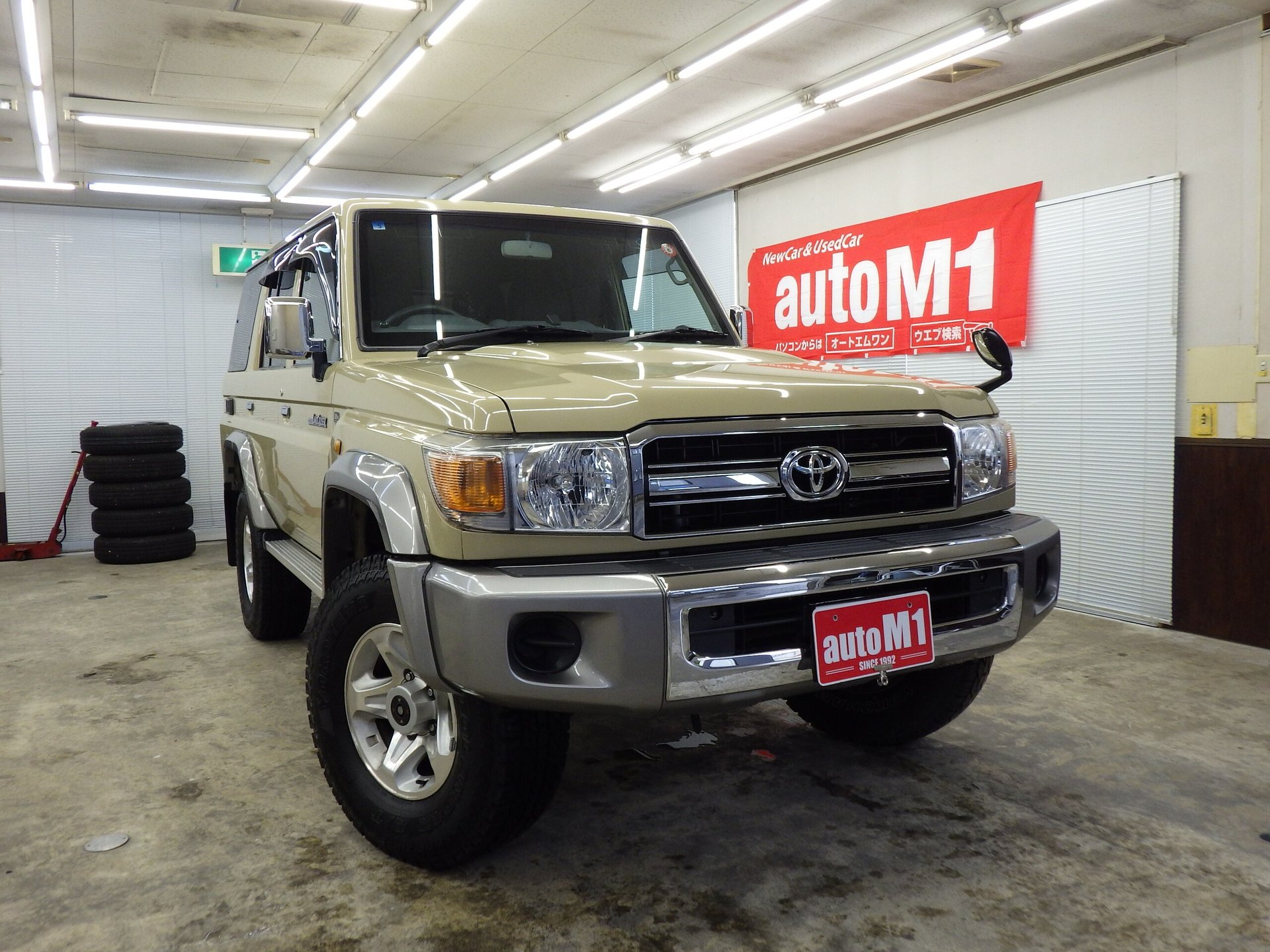 TOYOTA LAND CRUISER 70 - View 1