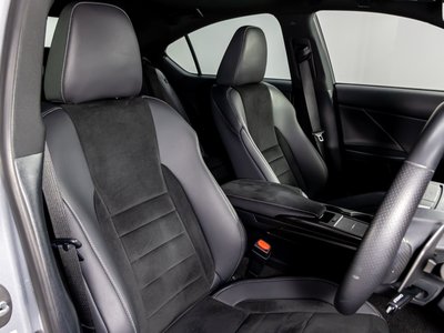 صورة مصغرة 39 لـ 2023 Lexus IS