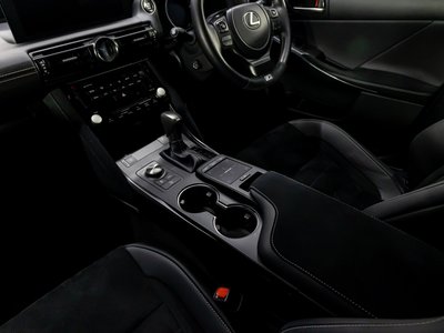 صورة مصغرة 35 لـ 2023 Lexus IS
