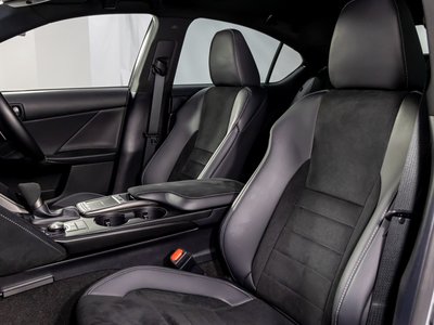 صورة مصغرة 43 لـ 2023 Lexus IS