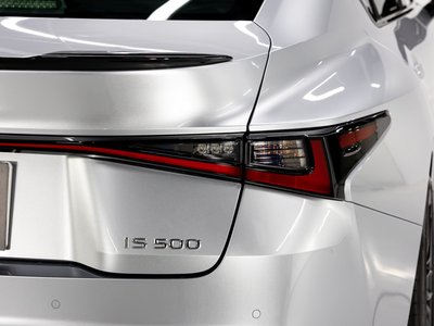صورة مصغرة 16 لـ 2023 Lexus IS