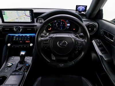 صورة مصغرة 32 لـ 2023 Lexus IS