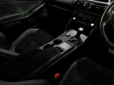 صورة مصغرة 34 لـ 2023 Lexus IS